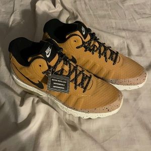 New *never worn* Nike sneakers. Size 10